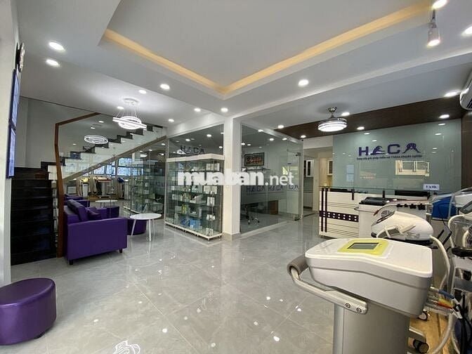 Mặt bằng đẹp Q3-ngang 8m-sân trước 40m2-hoàn thiện cao cấp