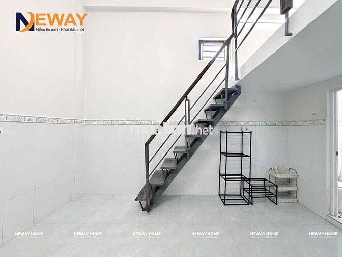 PHÒNG GÁC CAO CỬA SỔ GIÁ RẼ - ĐI BỘ QUA ĐH CÔNG THƯƠNG - THANG MÁY