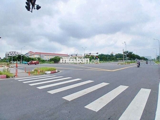 NHÀ CHO THUÊ KHO XƯỞNG-  DTSD 850M2-  P. TÂN THỚI NHẤT- Q12