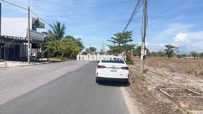 tìm đâu ra 110m mặt tiền đường 10,5m giá chỉ 2,8ty còn thương lượng.