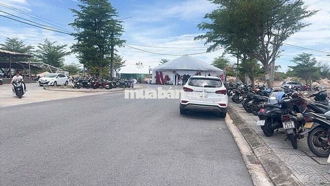 tìm đâu ra 110m mặt tiền đường 10,5m giá chỉ 2,8ty còn thương lượng.