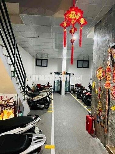 Studio cửa sổ 4trx Q4 siêu hiếm chỉ có 1p