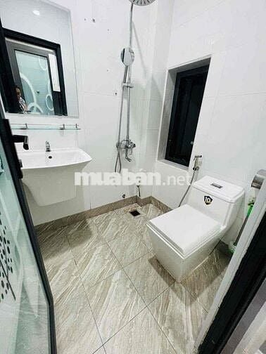 Studio cửa sổ 4trx Q4 siêu hiếm chỉ có 1p