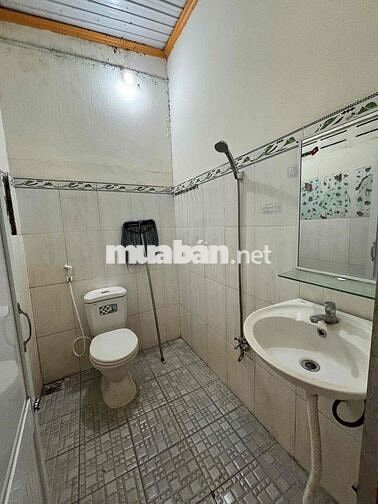 CHO THUÊ NHÀ - HẺM 23 NGUYỄN KHUYẾN - ĐƯỜNG OTO RA VÀO THOẢI MÁI.