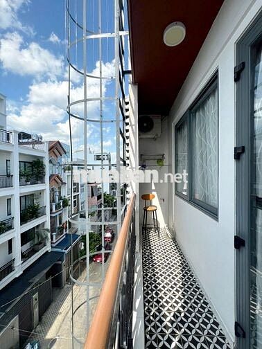 STUDIO FULL NỘI THẤT – BAN CÔNG RIÊNG – GẦN HÀNG XANH