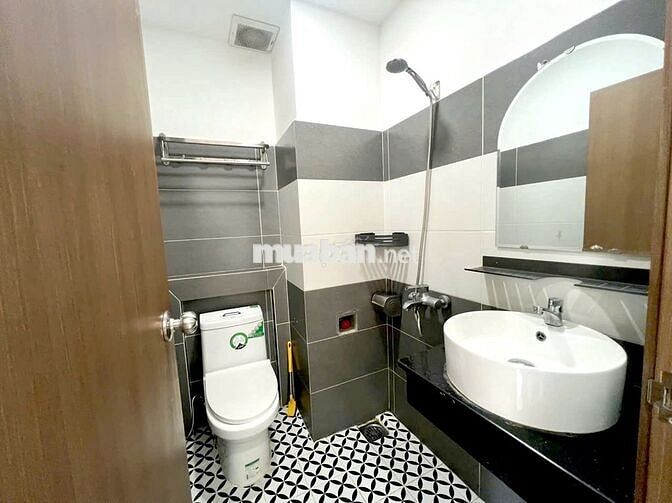STUDIO FULL NỘI THẤT – BAN CÔNG RIÊNG – GẦN HÀNG XANH