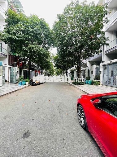 Nhà nguyên căm 5x22m Hầm 4 lầu, 5pn - 1mb - ST  tại Vạn Phúc City