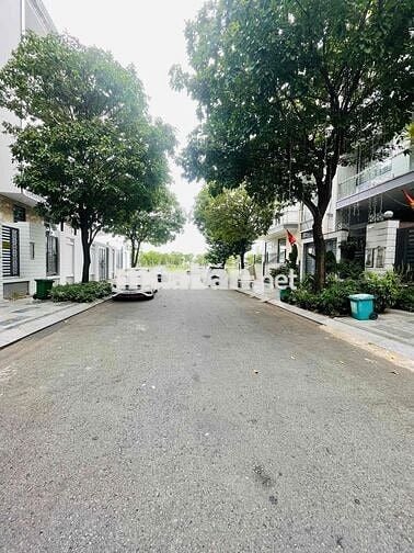 Nhà nguyên căm 5x22m Hầm 4 lầu, 5pn - 1mb - ST  tại Vạn Phúc City