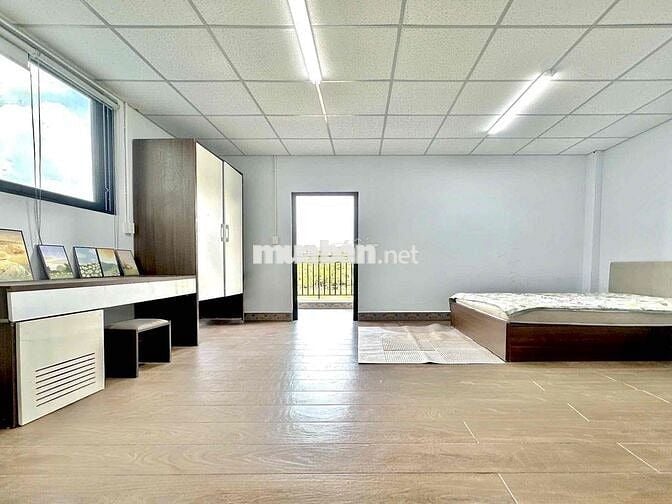 Phòng có ban công riêng 50m2 ngay view sông bao mát gần bến xe Q8