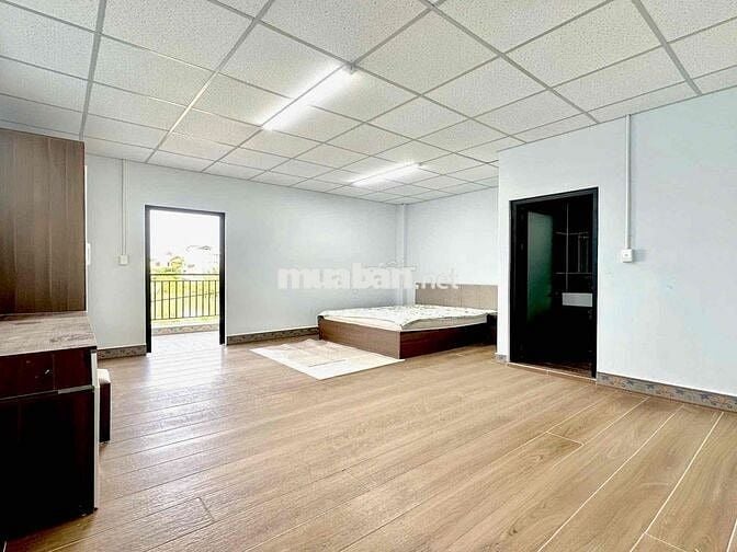Phòng có ban công riêng 50m2 ngay view sông bao mát gần bến xe Q8