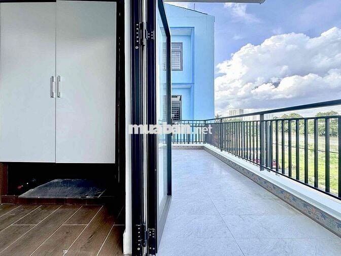 Phòng có ban công riêng 50m2 ngay view sông bao mát gần bến xe Q8