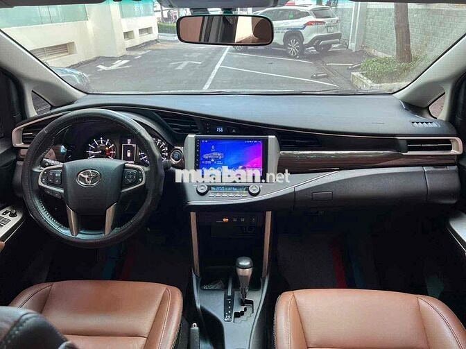 Toyota Innova 2.0V AT 2017 Bạc 37.000 km