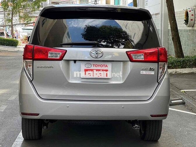 Toyota Innova 2.0V AT 2017 Bạc 37.000 km