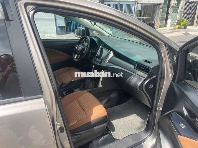 Toyota Innova 2.0E 2019 Số sàn Nâu