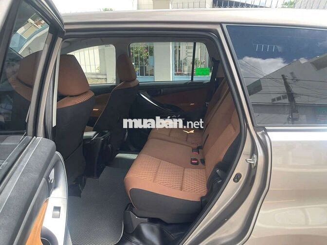 Toyota Innova 2.0E 2019 Số sàn Nâu