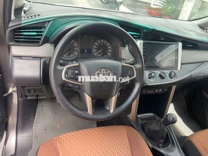 Toyota Innova 2.0E 2019 Số sàn Nâu
