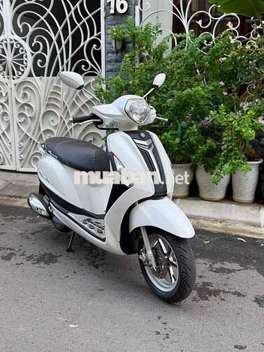 Yamaha Grande Trắng