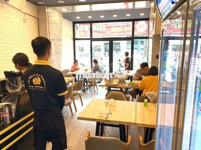 TUYỂN PHỤC VỤ NAM DƯỚI 35T