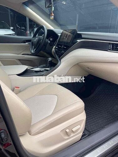 Toyota Camry 2.0G 2023 Đen 39.000 KM