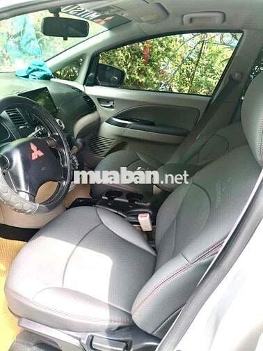 Mitsubishi Grandis 7 chỗ Trắng