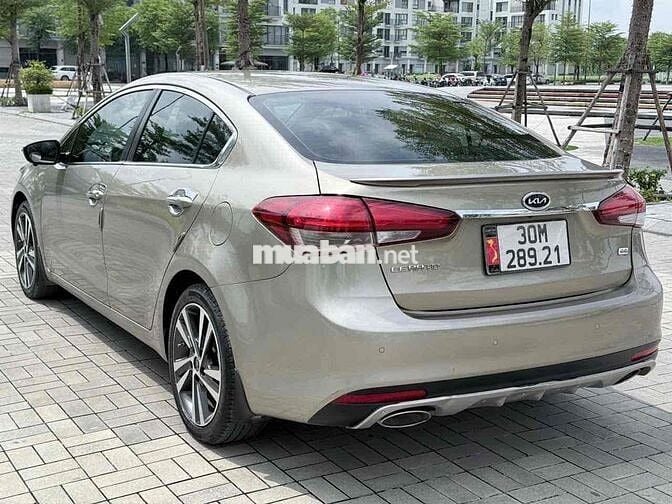 Kia Cerato 2.0at Pre 2018 2.0 AT - 79000 km