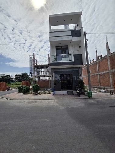 Nhà 3 tầng mới xây hẻm  nhựa 13m  có lề p.AL tphcm