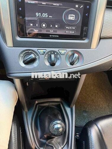Toyota Innova 2021 Số sàn Bạc