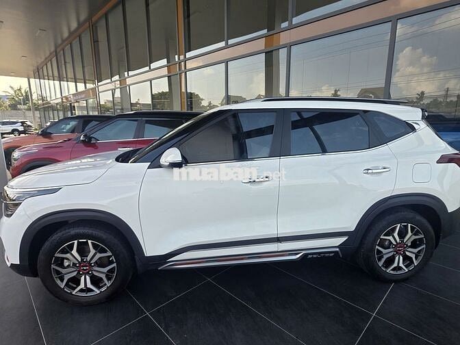 Kia Seltos Premium 2023 Trắng 28.000 km