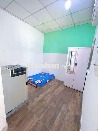 PHÒNG FULL NỘI THẤT 20m2-BAN CÔNG, CỬA SỔ TRỜI NGAY E TOWN. Giá: 3.2tr