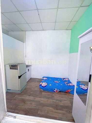 PHÒNG FULL NỘI THẤT 20m2-BAN CÔNG, CỬA SỔ TRỜI NGAY E TOWN. Giá: 3.2tr