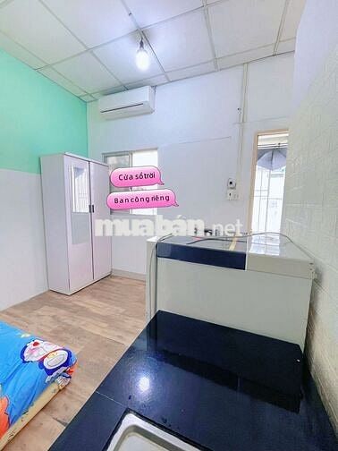 PHÒNG FULL NỘI THẤT 20m2-BAN CÔNG, CỬA SỔ TRỜI NGAY E TOWN. Giá: 3.2tr