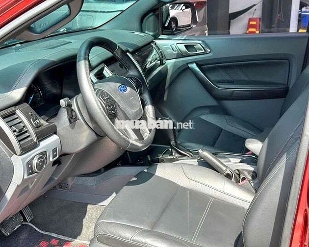 Ford Everest Titanium 1 Cầu 2017 Đỏ 12 vạn km