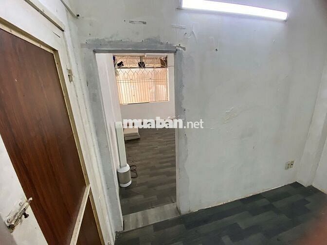 Nhà mặt tiền ngã năm Bình Thạnh vừa 6 người ở vừa kinh doanh siêu rộng