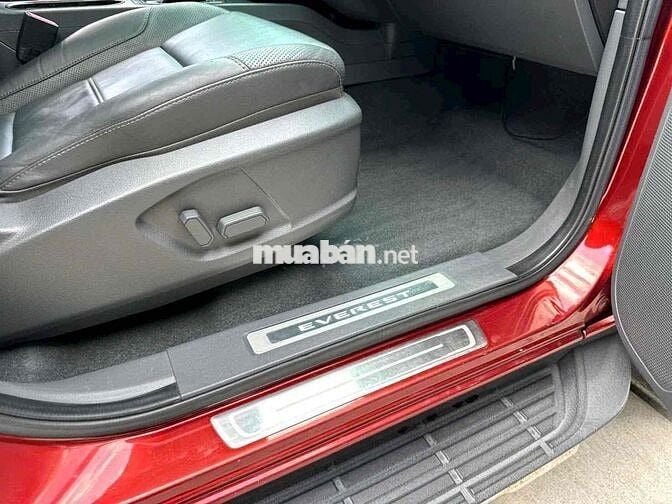 Ford Everest Titanium 1 Cầu 2017 Đỏ 12 vạn km