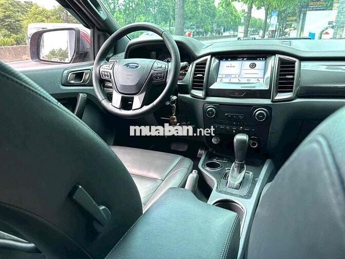 Ford Everest Titanium 1 Cầu 2017 Đỏ 12 vạn km