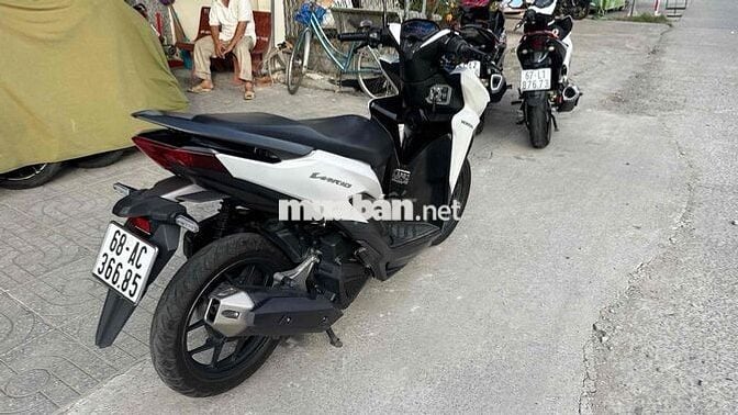 Honda Vario 125 2022 Trắng đen ( hỗ trợ góp )