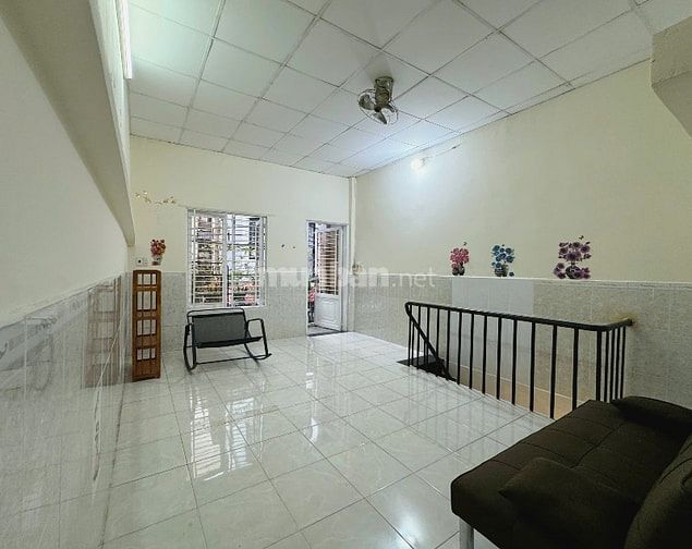 Cho thuê nhà có sẵn nội thất. Nhà mới đẹp. Lê Văn Sỹ, P. Phú Nhuận
