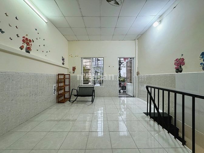 Cho thuê nhà có sẵn nội thất. Nhà mới đẹp. Lê Văn Sỹ, P. Phú Nhuận
