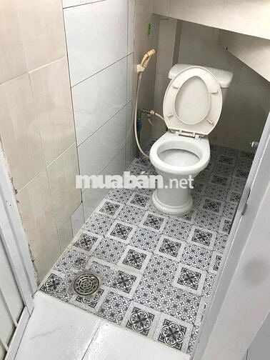 Nhà nguyen căn và cho thuê phong trong nhà nguyên căn