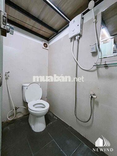 Phòng mới, gác cao. Kế bên PMH, tiện sang KCX, trường UFM. Đường ô tô