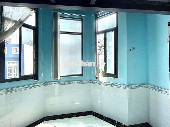 Cho thuê phòng trọ gác cao, cửa sổ chỉ tính điện nước. Sát bên KCX UFM
