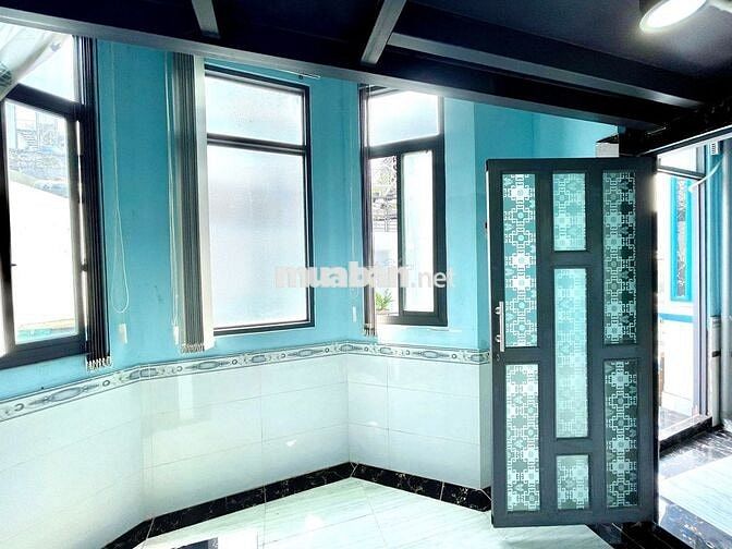 Cho thuê phòng trọ gác cao, cửa sổ chỉ tính điện nước. Sát bên KCX UFM