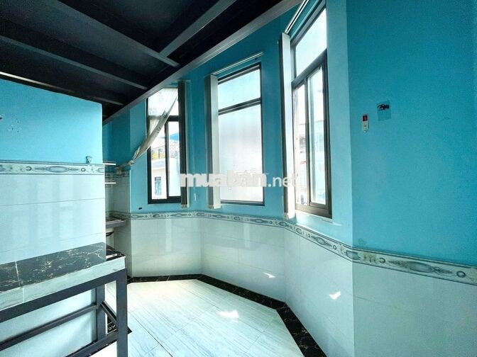 Cho thuê phòng trọ gác cao, cửa sổ chỉ tính điện nước. Sát bên KCX UFM