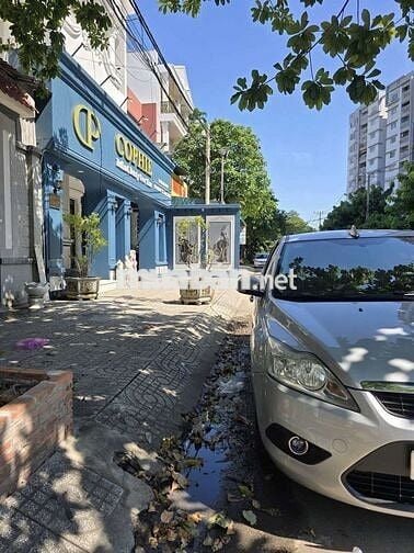 Ford Focus 2010 Số tự động