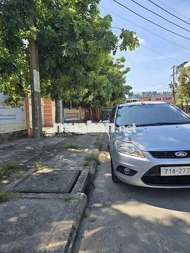 Ford Focus 2010 Số tự động