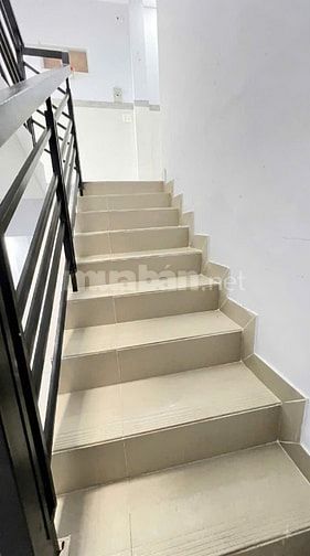Nhà 1 trệt 2 lầu kiên cố sân thượng trước sau