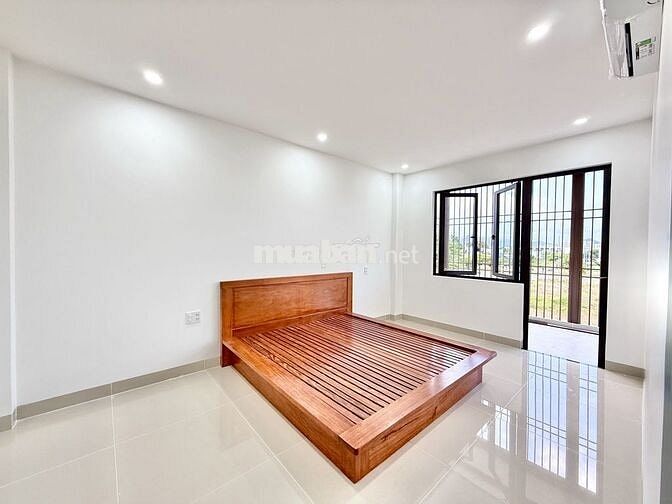 CHO THUÊ NHÀ MỚI 4 PHÒNG NGỦ ĐẦY ĐỦ NỘI THẤT CÓ THANG MÁY KĐT MỸ GIA