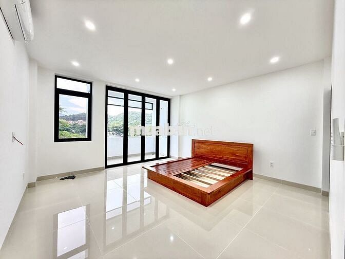 CHO THUÊ NHÀ MỚI 4 PHÒNG NGỦ ĐẦY ĐỦ NỘI THẤT CÓ THANG MÁY KĐT MỸ GIA