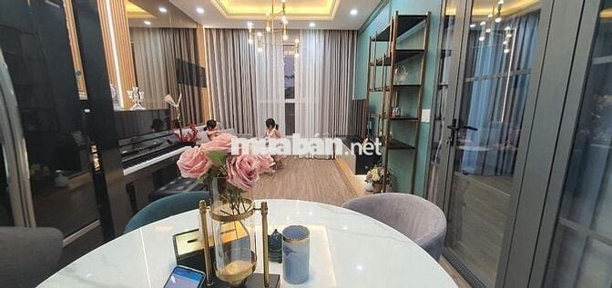 Cho Thuê Căn Hộ 2PN Mới Đẹp - Ban Công, Hồ Bơi, Gym - Ngay sát quận 3