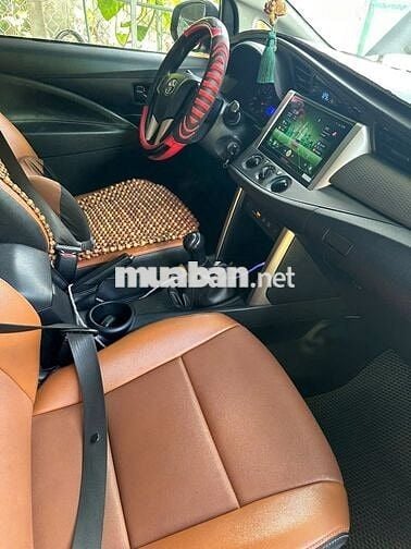 Toyota Innova 2019 8 chỗ màu Nâu